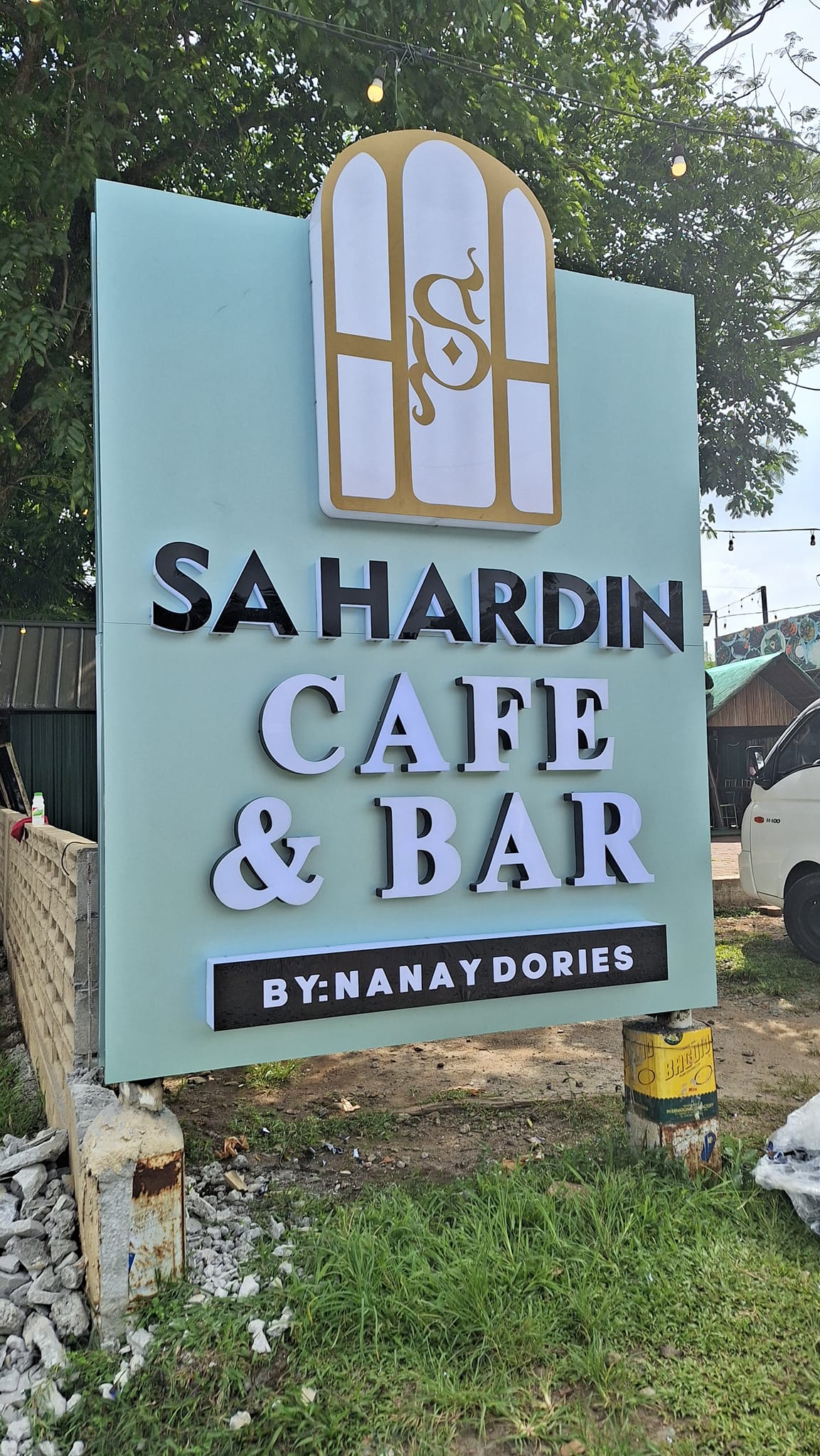 Sa Hardin Cafe and Bar signage